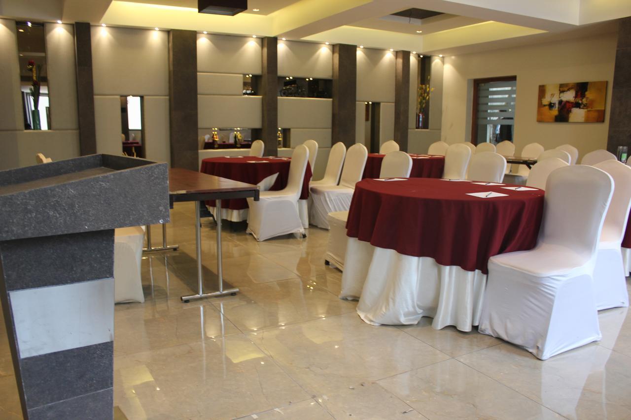 The Fern Residency, Vadodara Zewnętrze zdjęcie